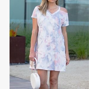 NWT Amaryllis Cold Shoulder Shift Dress M